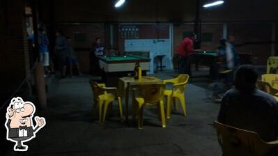 Veja imagens do interior do Helio Soccer Bar