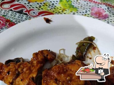 The visitors of Grill 'N' Curry can try different seafood meals