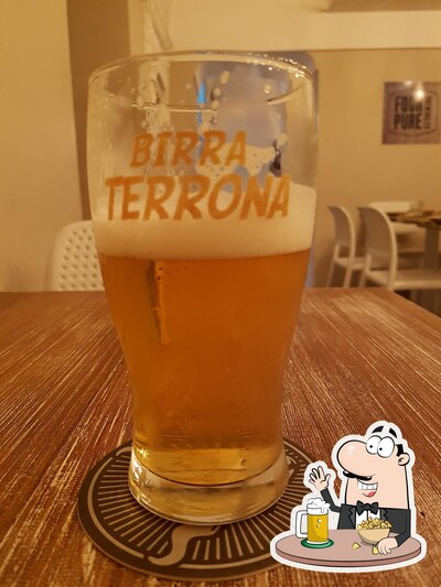 Puoi goderti un rinfrescante bicchiere di birra chiara o scura