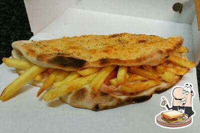 Ordina uno dei panini serviti alla pizzeria Cultrera Massimo