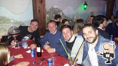 Dai un'occhiata agli interni di Cos E Pazz