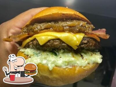 Deguste um dos hambúrgueres servidos no Arena burguer
