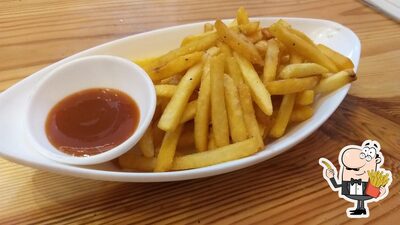At CAFE SNACK SHACK you can try chips
