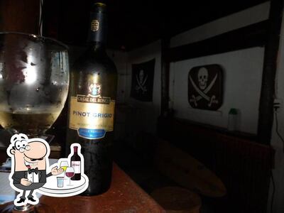 O Pirata do Rosa Legend oferece uma seleção de drinques alcoólicas