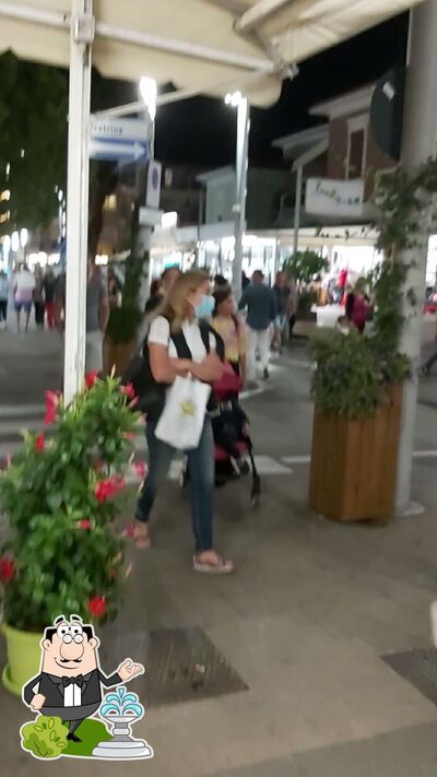 Guarda gli esterni di Kebab del viale