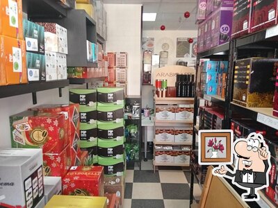 Dai un'occhiata agli interni di Coffee Hour