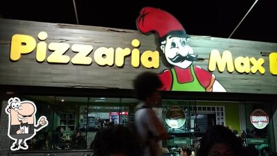Sente em uma das mesas no Pizzaria Max Burguer - Gama