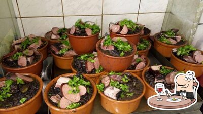 Comida em Restaurante Simões