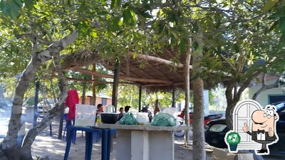 Veja imagens do exterior do Prainha Bar