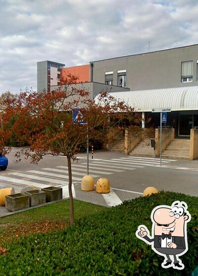 La parte esterna è una caratteristica importante di Bar Ospedale