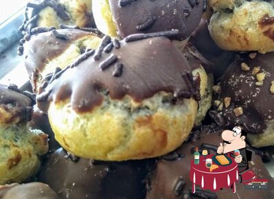 Pão e Prosa Panificadora e Café provê uma gama de pratos doces