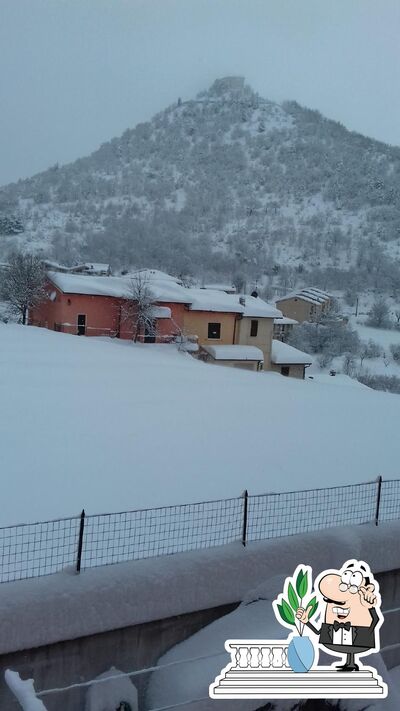 Guarda gli esterni di Panificio Del Catria