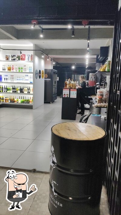 O interior do Taccos and beer - sinuca, bar e distribuidora
