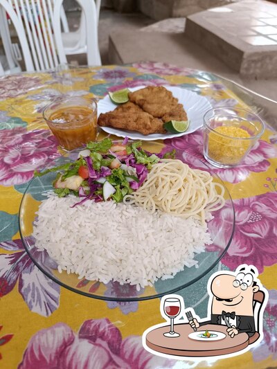 Comida em Restaurante Café com Drink