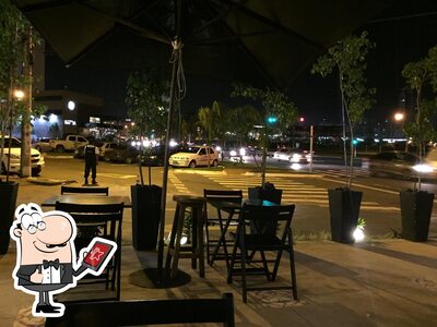 Veja a área externa do Fabbrica di Pizza