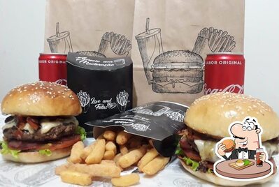 Experimente um dos hambúrgueres servidos no Big Mix pizzas e burguers