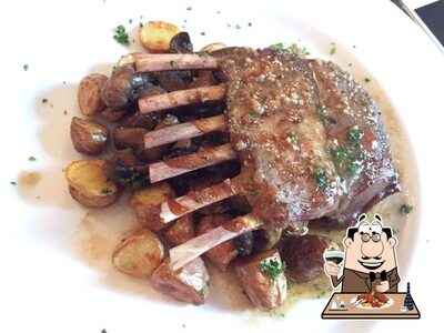Les repas à base de viande sont disponibles à Au Resto