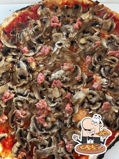 A Pizzeria F.lli Nucilli, puoi ordinare una bella pizza