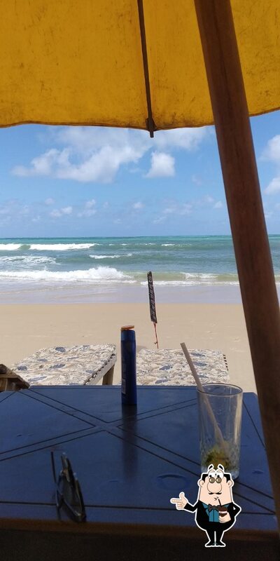 Freedom - Beach Point fornece um número de bebidas