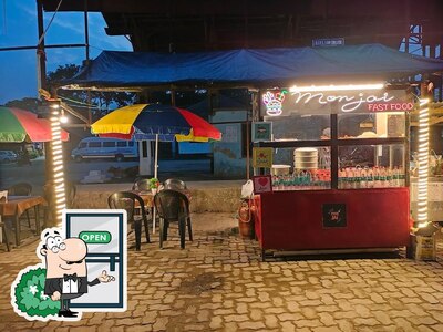 Check out how Mon jai fast food looks outside
