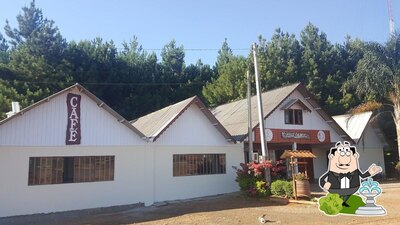 Veja a área externa do Restaurante Chalé Colonial