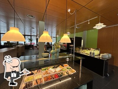 Installez-vous à l'une des tables de Die Gourmet-Terrasse