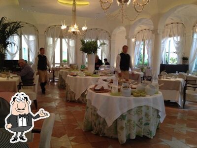 Siediti a un tavolo di Le Jardin de Russie