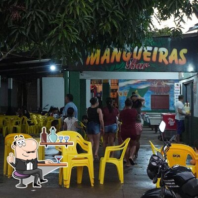 Veja imagens do interior do Mangueiras Bar e muito bom