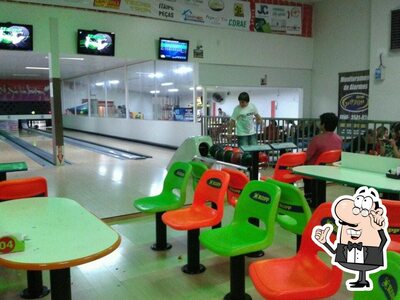 O interior do Boliche 7 pinos