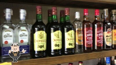 Peça diversos bebidas servidos no Distribuidora Hermanos