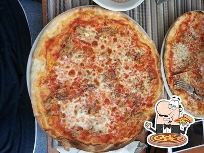 Scegli una pizza al pub & bar Caffè Castello