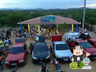 a parte exterior é uma característica importante do Sousa Bar