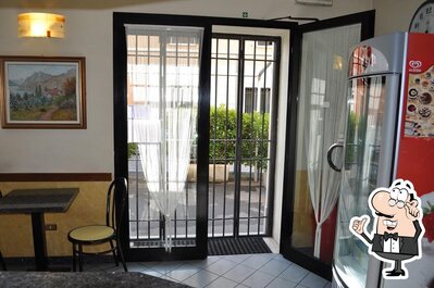 Dai un'occhiata agli interni di Bar Roma
