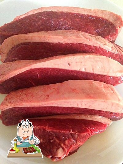 Pratos de carne são oferecidos no Tribo do Sol restaurante Gourmet