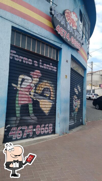 Você pode espairecer no na área externa do Skina da Pizza