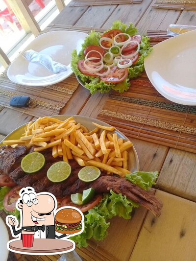 Consiga um hambúrguer no Samburá Restaurante e cabana Coroa vermelha