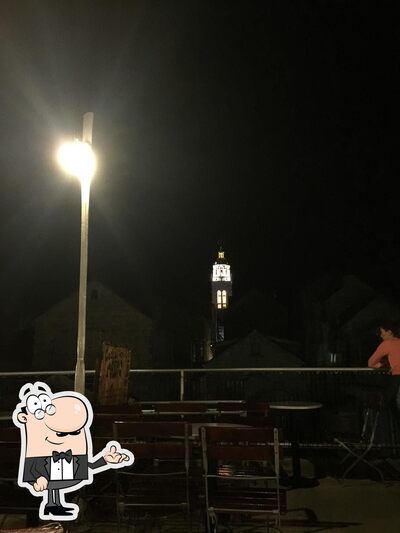 Siediti a un tavolo di Massimo