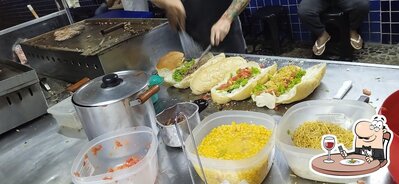 Comida em Rosa e Ryan Lanches