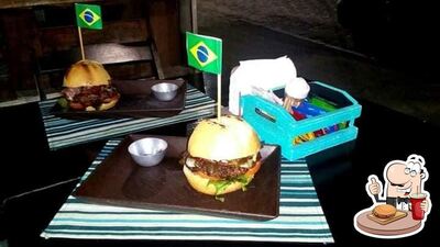 Experimente um dos hambúrgueres disponíveis no Tripper Burger