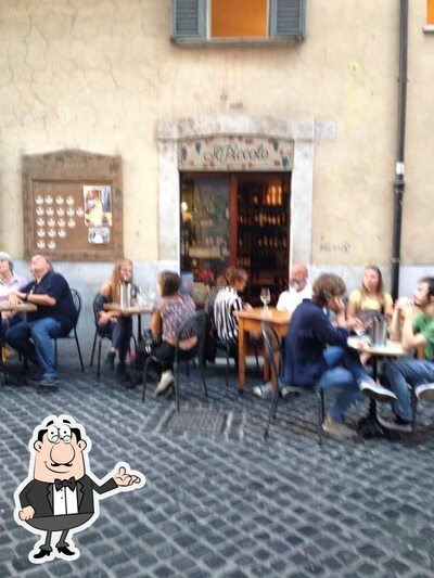 Siediti a un tavolo di Enoteca Il Piccolo