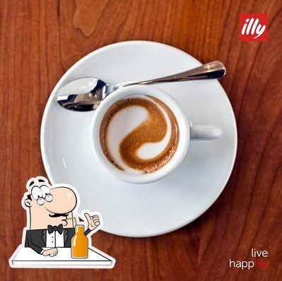 Goditi un drink al caffè bar Galleria Iginio Massari