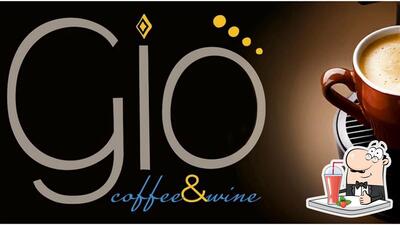Goditi un drink al caffè bar Gió Sicily Comiso