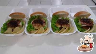 Experimente um dos hambúrgueres disponíveis no Bread & Burger Cuiabazinho MT