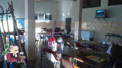 Veja imagens do interior do Lanchonete e Restaurante Amoras