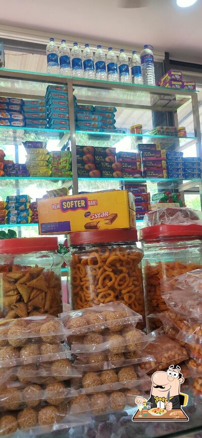 Food at Iris Bakery, Nareekamvalli