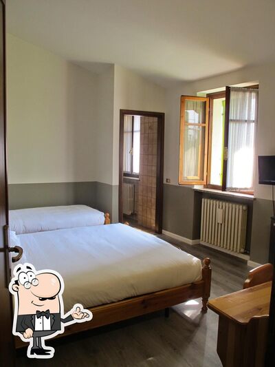 Siediti a un tavolo di Albergo Al Cacciatore