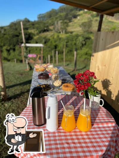 Veja a área externa do Benditto Café Rural