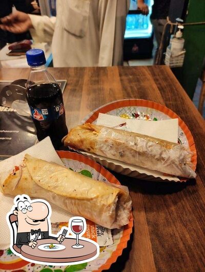 Food at Highlanders shawarma