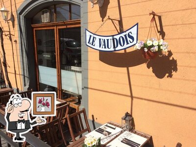 Siediti a un tavolo di Café Vaudois