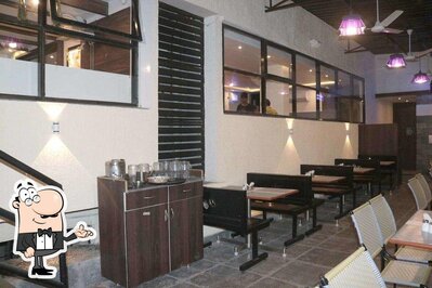 The interior of Damroo Veg